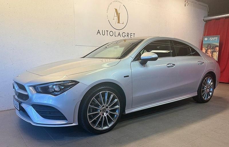 Silver Begagnad 2020 Mercedes CLA250e AMG Sedan | 319 900 kr (Bra pris) - Bild 1/4