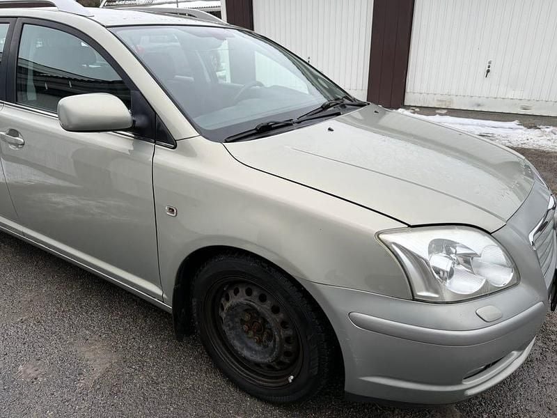 Begagnad Toyota Avensis 147 HK (108 kW) 2004 Kombi