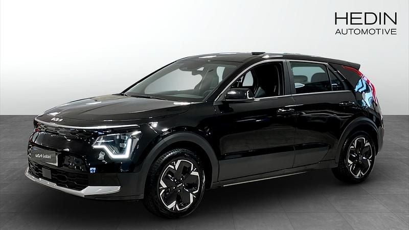 Svart (black) Begagnad 2024 Kia e-Niro SUV | 339 900 kr (Marknadspris) - Bild 1/4