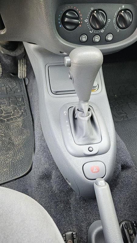 Blå Begagnad 2001 Renault Clio II Halvkombi | 25 000 kr (Bra pris) - Bild 1/4