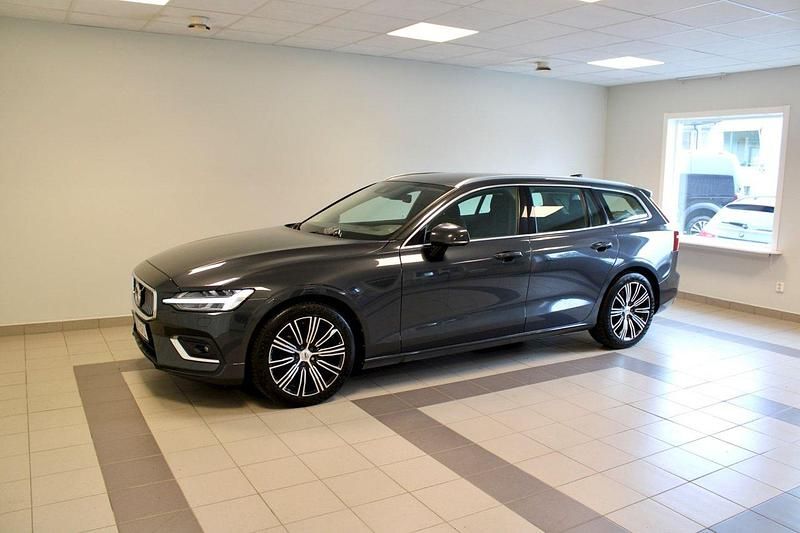 Grå Begagnad 2019 Volvo V60 Inscription Kombi | 249 900 kr (Marknadspris) - Bild 1/4