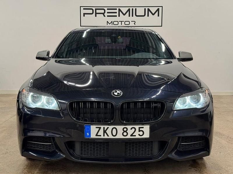 Begagnad BMW M550 M Sport 381 HK (280 kW) 2012 Svart Sedan