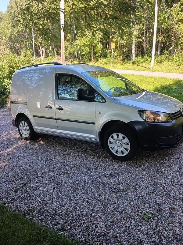 Silver Begagnad 2015 VW Caddy Minibuss | 89 000 kr (Bra pris) - Bild 1/4