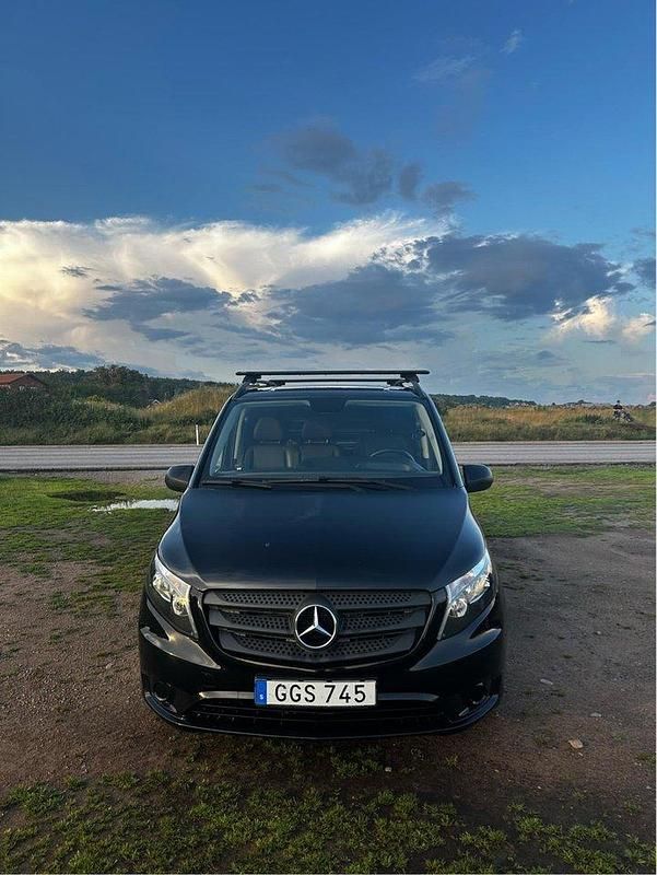 Svart Begagnad 2018 Mercedes Vito Minibuss | 230 000 kr (Bra pris) - Bild 1/4