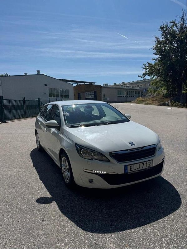 Vit Begagnad 2017 Peugeot 308 Active Kombi | 84 900 kr - Bild 1/4