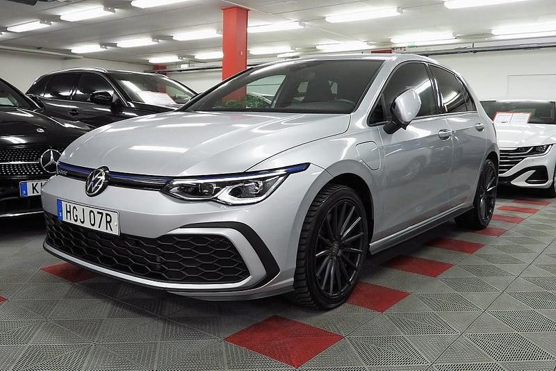 Silver Begagnad 2021 VW Golf VII GTE | 249 500 kr (Lite dyr) - Bild 1/4