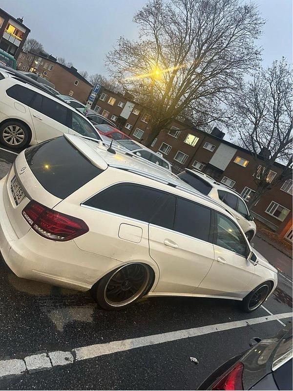 Vit Begagnad 2016 Mercedes E220 Classic Kombi | 80 000 kr (Bra pris) - Bild 1/3