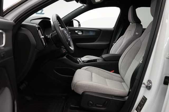 Begagnad Volvo XC40 Plus 185 kW (252 HK) 2022 Vit SUV