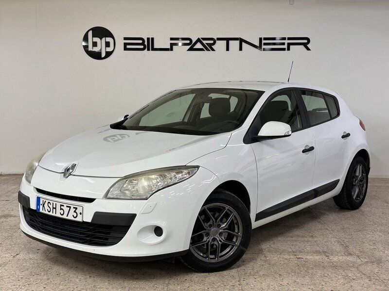Vit Begagnad 2010 Renault Mégane III Halvkombi | 39 900 kr - Bild 1/4
