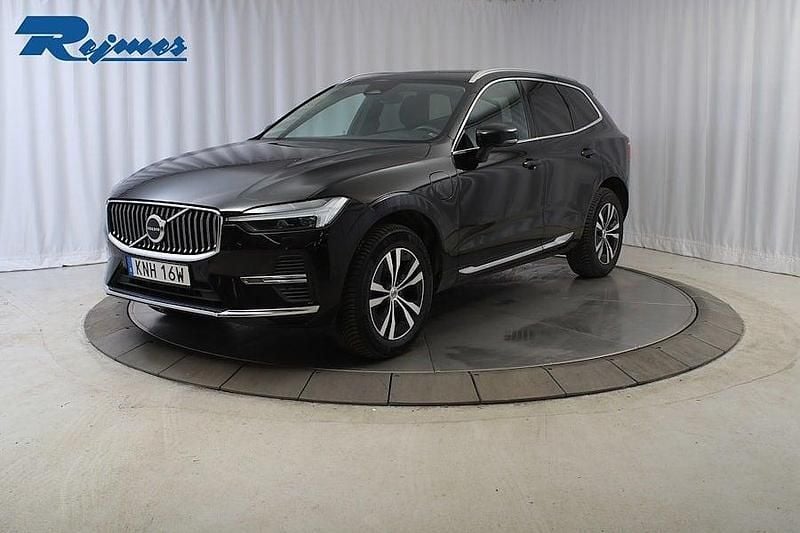 Svart Begagnad 2022 Volvo XC60 Core SUV | 424 900 kr (Bra pris) - Bild 1/4