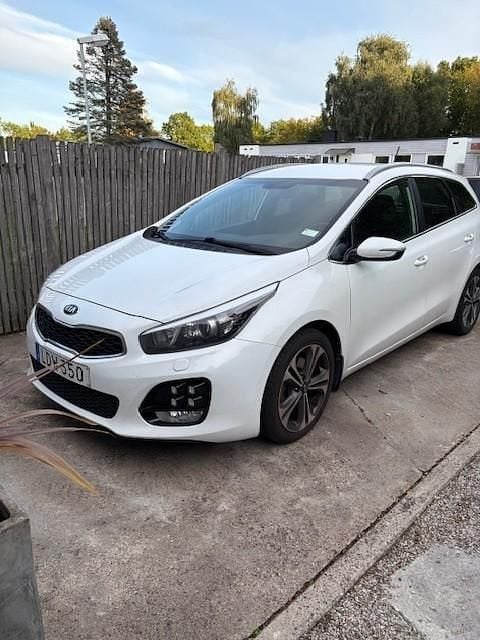 Vit Begagnad 2016 Kia Ceed Sportswagon GT-Line Kombi | 90 000 kr (Bra pris) - Bild 1/4
