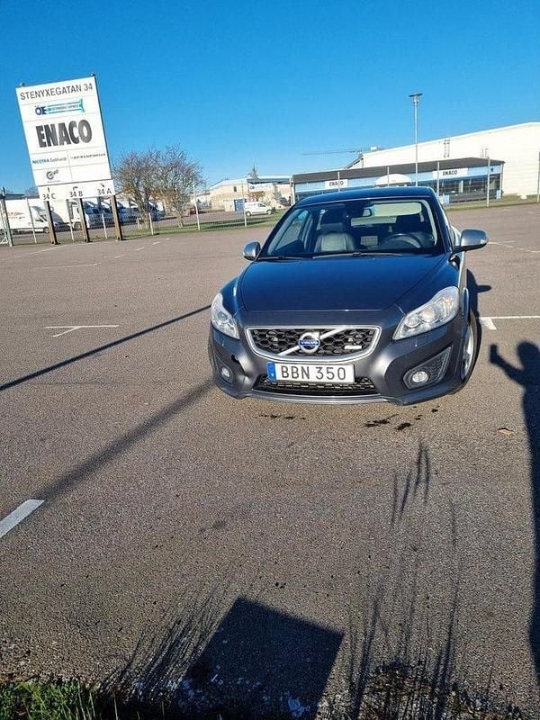 Begagnad 2012 Volvo C30 R-Design Momentum Halvkombi | 68 000 kr (Marknadspris) - Bild 1/4
