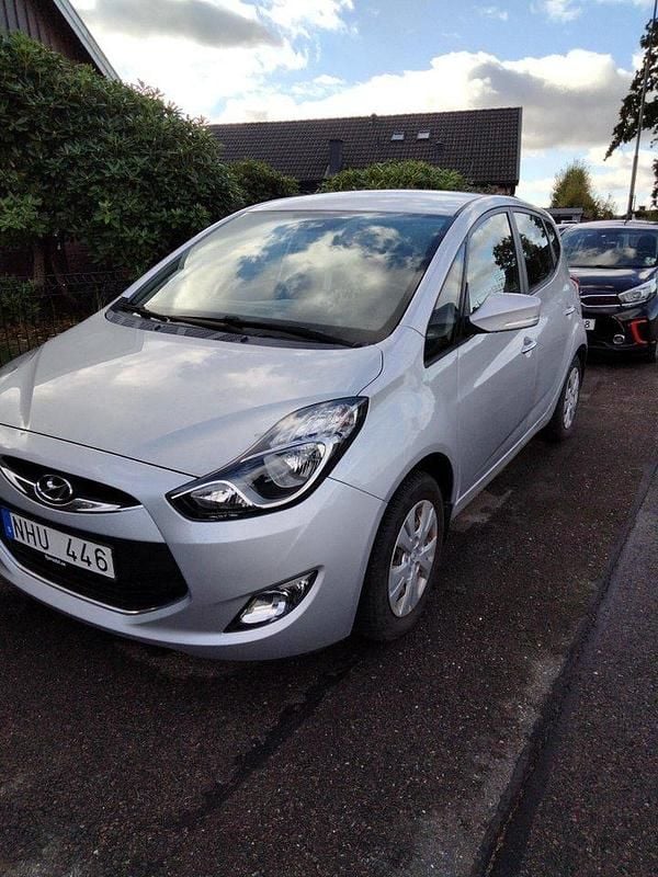 Silver Begagnad 2013 Hyundai ix20 Minibuss | 49 000 kr (Superpris) - Bild 1/4