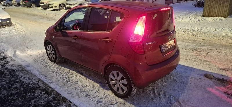 Begagnad Suzuki Splash 65 HK (47 kW) 2009 Halvkombi