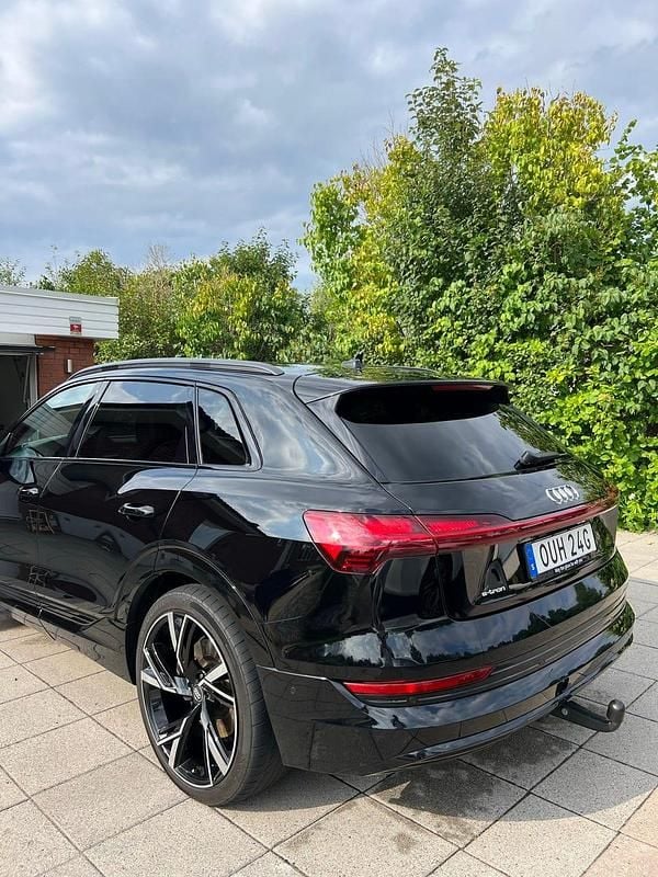 Begagnad Audi e-tron Proline 230 kW (313 HK) 2020 Brilliant black SUV