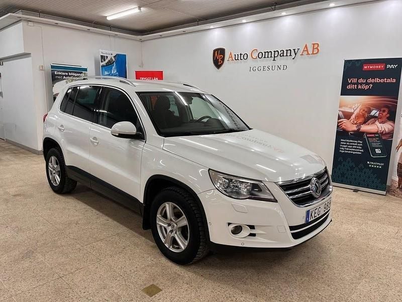 Vit Begagnad 2010 VW Tiguan Sportline SUV | 89 900 kr (Marknadspris) - Bild 1/4