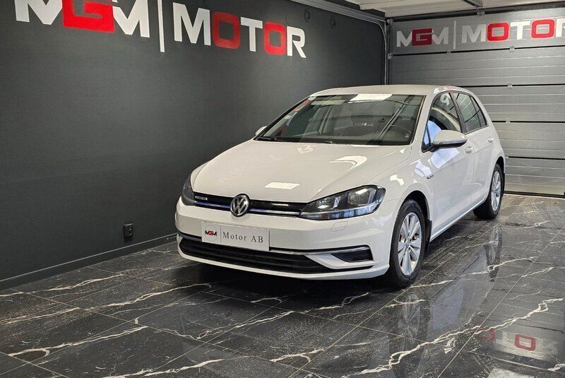 Vit Begagnad 2018 VW Golf VII Halvkombi | 149 900 kr (Lite dyr) - Bild 1/4