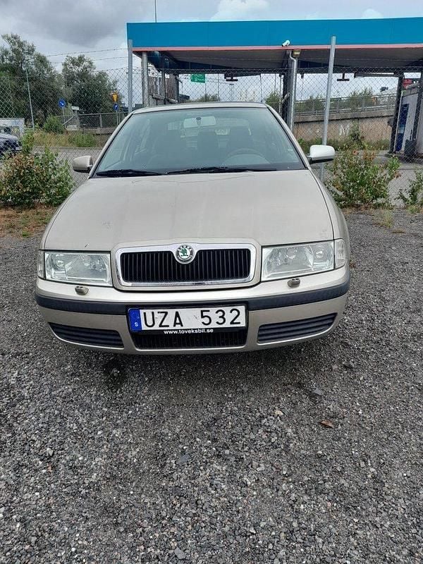 Brun Begagnad 2004 Skoda Octavia Tour Halvkombi | 6 000 kr (Marknadspris) - Bild 1/1