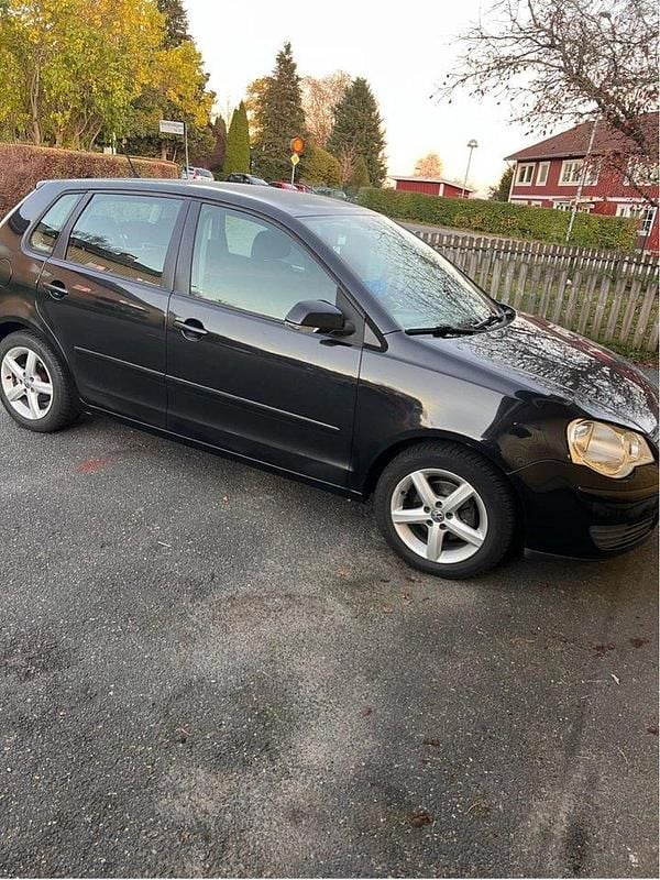 Svart Begagnad 2007 VW Polo Halvkombi | 10 000 kr (Superpris) - Bild 1/4