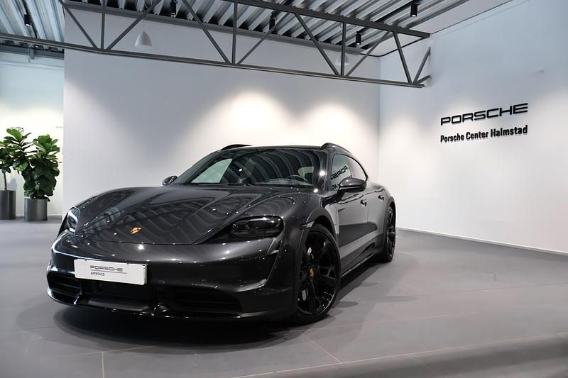 Grå Begagnad 2022 Porsche Taycan Turbo Cross Turismo Sedan | 945 000 kr - Bild 1/4