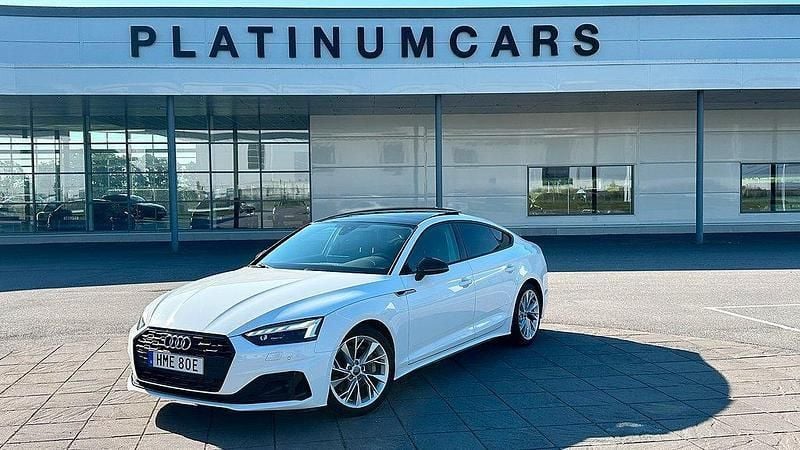 Vit Begagnad 2020 Audi A5 Sportback Proline Halvkombi | 305 000 kr (Marknadspris) - Bild 1/4