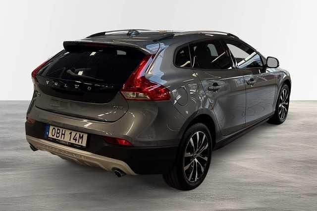 Begagnad Volvo V40 CC 151 HK (111 kW) 2019 Grå Kombi