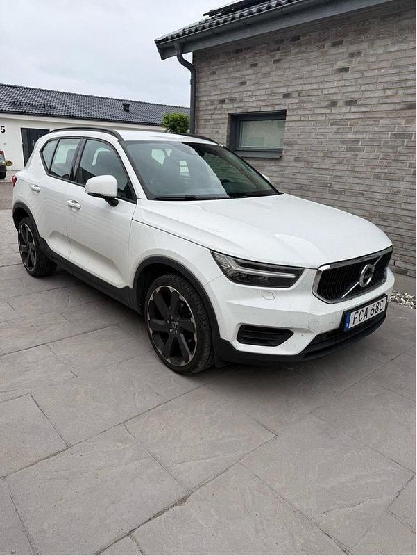 Vit Begagnad 2020 Volvo XC40 Business Edition SUV | 245 000 kr (Marknadspris) - Bild 1/3