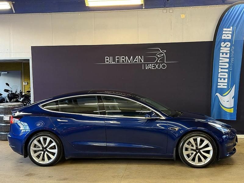 Begagnad Tesla Model 3 Long Range AWD 339 kW (462 HK) 2019 Blå Sedan