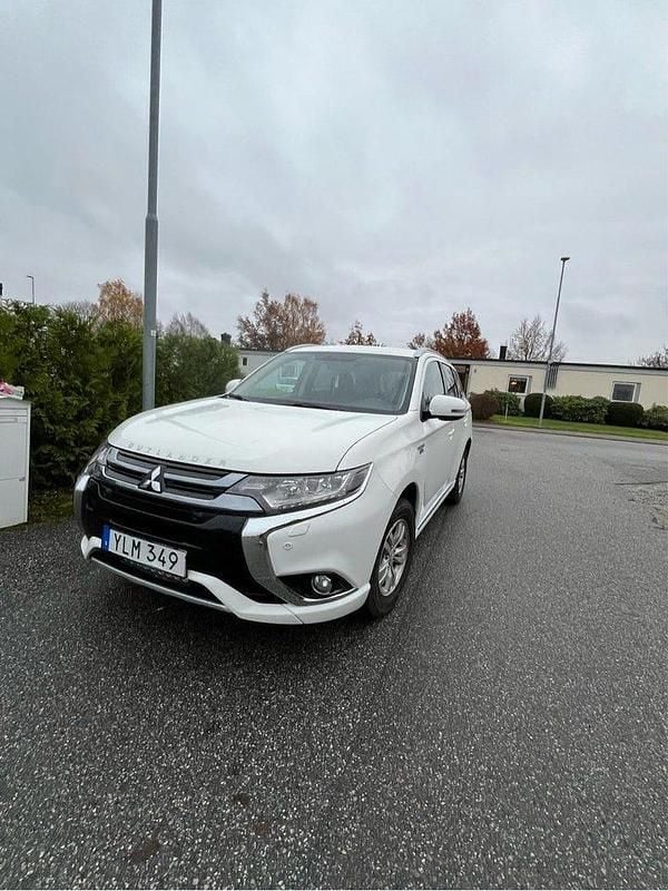 Begagnad Mitsubishi Outlander Edition 203 HK (149 kW) 2017 SUV
