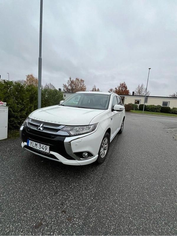 Begagnad 2017 Mitsubishi Outlander Edition SUV | 150 000 kr (Marknadspris) - Bild 1/4