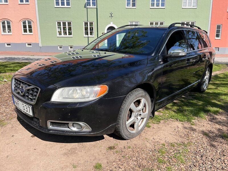 Svart Begagnad 2010 Volvo V70 Momentum Kombi | 49 500 kr (Bra pris) - Bild 1/4