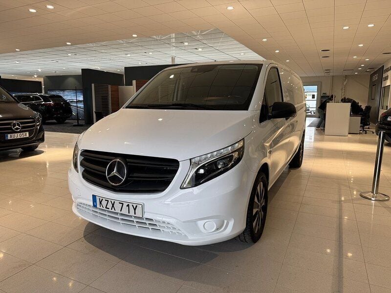 Vit Begagnad 2022 Mercedes Vito Minibuss | 359 000 kr - Bild 1/4