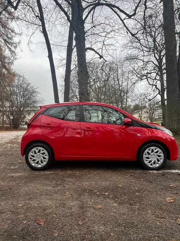 Begagnad 2018 Toyota Aygo Halvkombi | 98 900 kr (Bra pris) - Bild 1/4