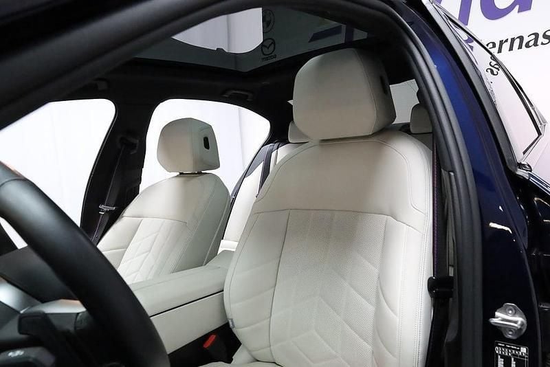 Begagnad BMW 550e Comfort Edition 490 HK (360 kW) 2023 Tanzanite blå Sedan