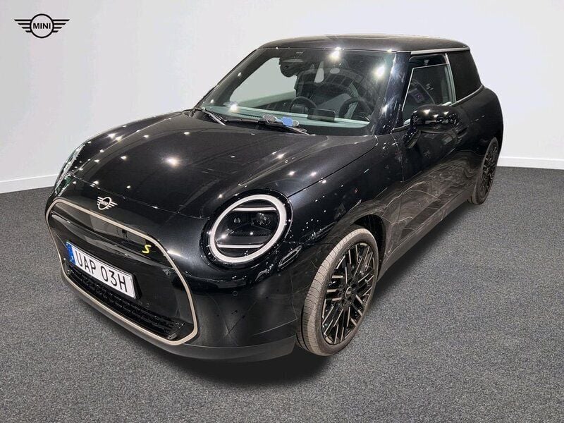 Svart Ny 2024 Mini Cooper SE Halvkombi | 414 900 kr - Bild 1/4