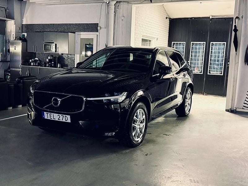 Begagnad Volvo XC60 Momentum 197 HK (144 kW) 2021 Svart SUV