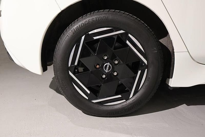 Begagnad Nissan Leaf Acenta 110 kW (150 HK) 2022 Vit Halvkombi