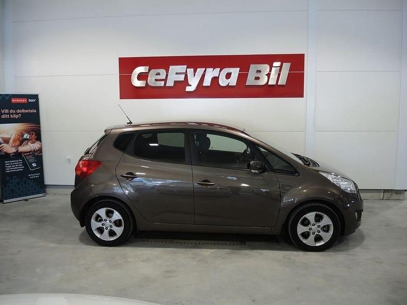 Begagnad Kia Venga Comfort 90 HK (66 kW) 2013 Ljusbrun (brun) Halvkombi