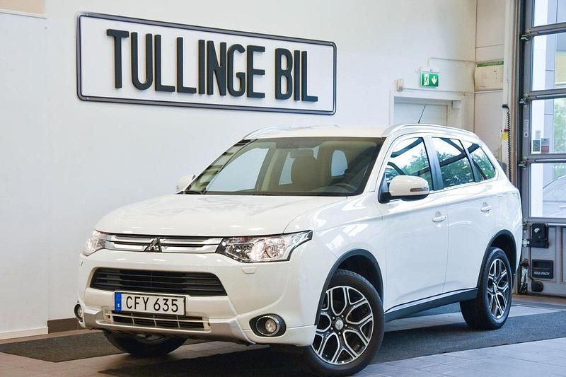 Vit Begagnad 2014 Mitsubishi Outlander Comfort Edition SUV | 129 800 kr (Superpris) - Bild 1/4