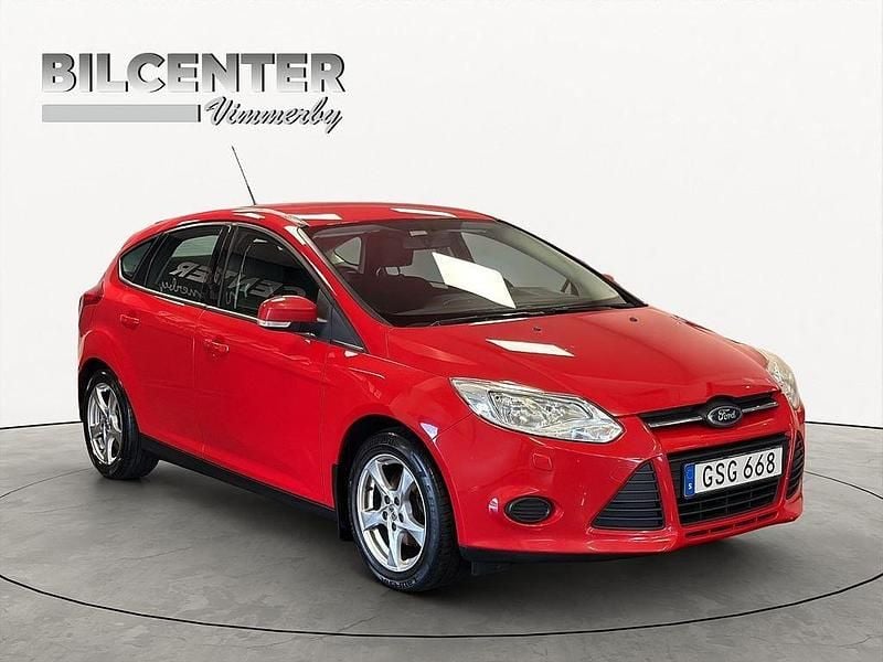 Röd Begagnad 2012 Ford Focus Trend Halvkombi | 45 000 kr (Marknadspris) - Bild 1/4