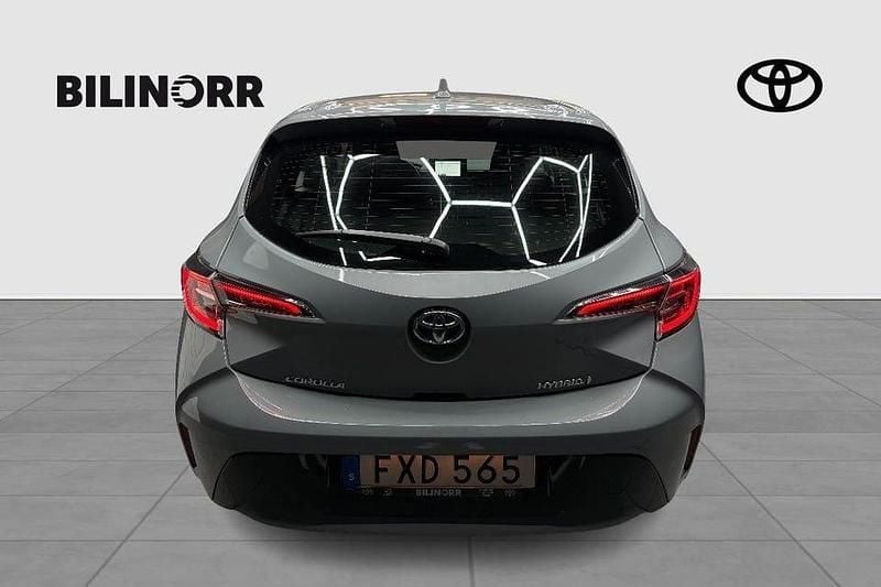 Begagnad Toyota Corolla Active 122 HK (89 kW) 2022 Grå