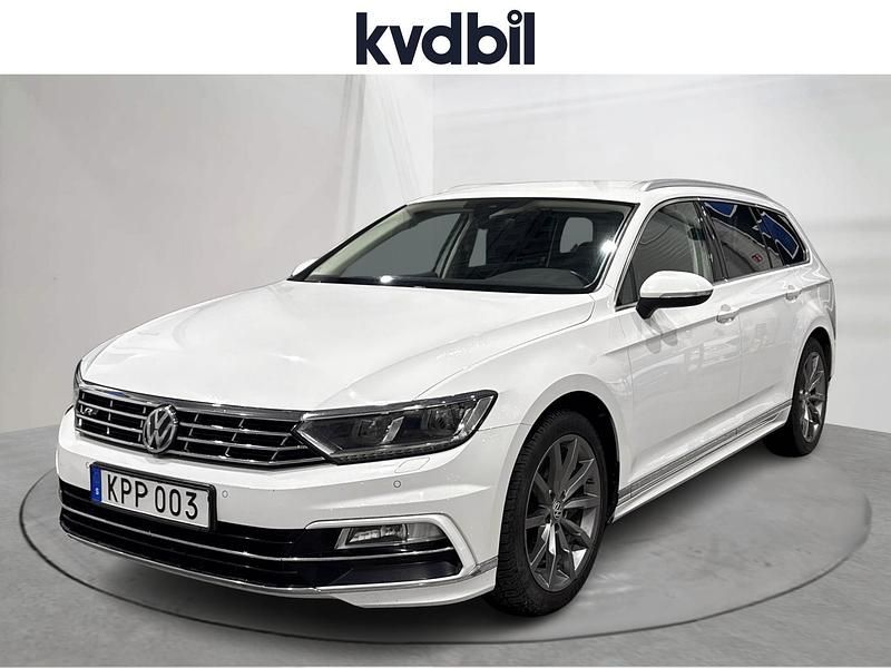 Vit Begagnad 2019 VW Passat | 204 900 kr (Marknadspris) - Bild 1/3