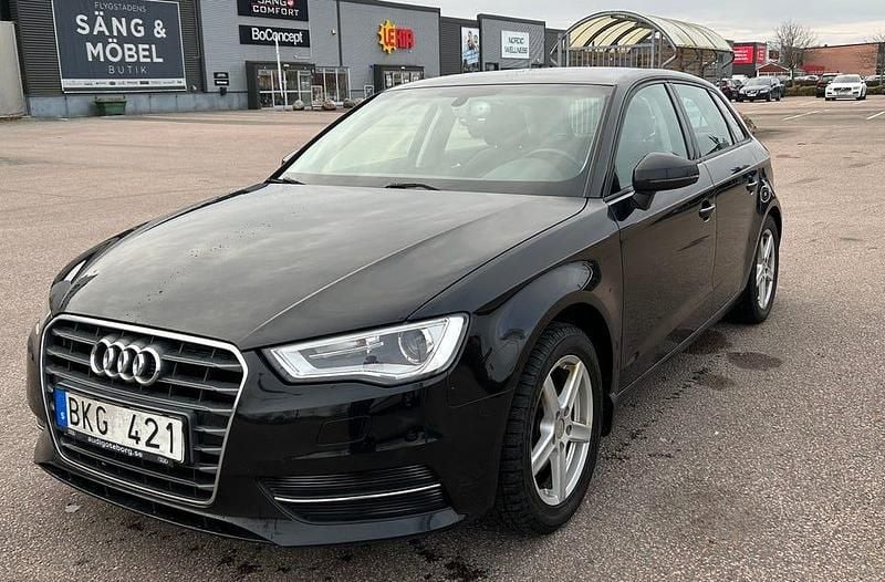 Begagnad 2013 Audi A3 Sportback Attraction Halvkombi | 95 000 kr (Lite dyr) - Bild 1/4