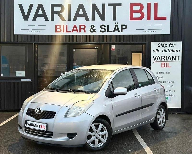 Silver Begagnad 2006 Toyota Yaris Halvkombi | 29 700 kr (Marknadspris) - Bild 1/4