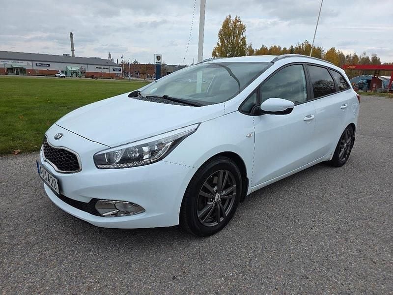 Vit Begagnad 2014 Kia Ceed Sportswagon EX Kombi | 37 900 kr (Marknadspris) - Bild 1/4