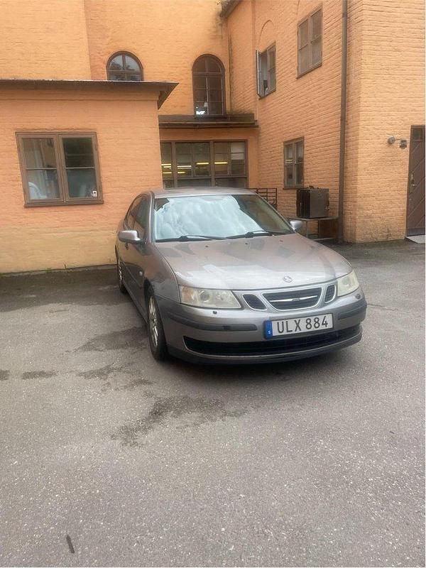 Grå Begagnad 2004 Saab 9-3 Linear Sedan | 14 500 kr (Dyr) - Bild 1/4
