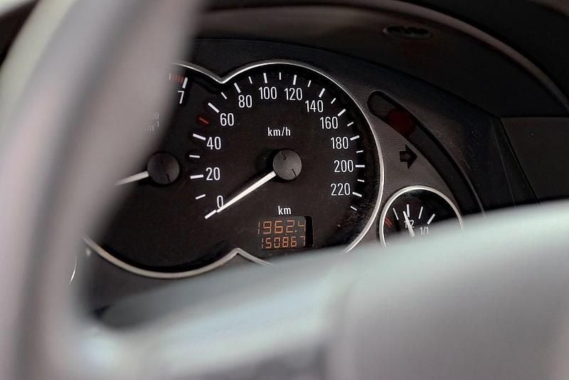 Begagnad Opel Meriva 101 HK (74 kW) 2004 Grön Minibuss