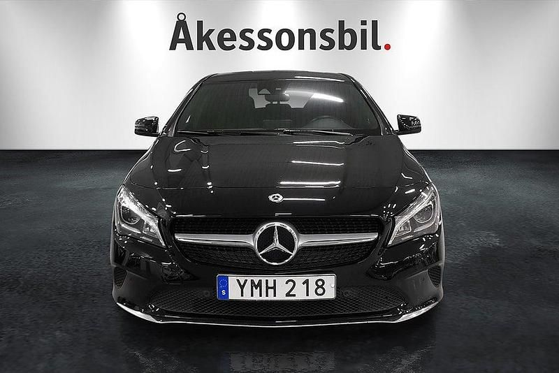 Begagnad Mercedes CLA220 Shooting Brake 177 HK (130 kW) 2017 Svart Kombi
