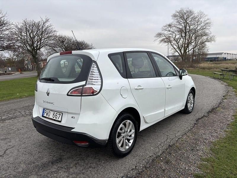 Begagnad Renault Scénic 110 HK (80 kW) 2012 Vit Minibuss