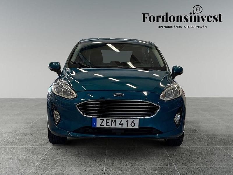 Begagnad Ford Fiesta Titanium 101 HK (74 kW) 2018 Blå Halvkombi